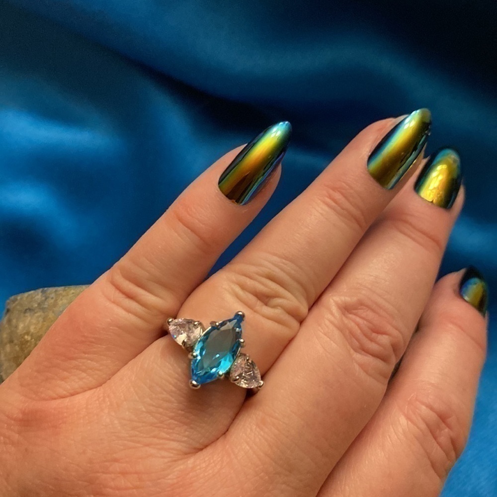 🎉🎉 Host Pick 7/22🎉 Blue Topaz with white topaz. Beautiful Ring